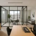 Luxe privé suite met glazen wanden, vergaderruimte en lounge in een moderne coworkingomgeving.